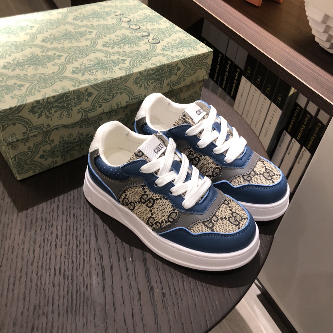 Children's shoes child